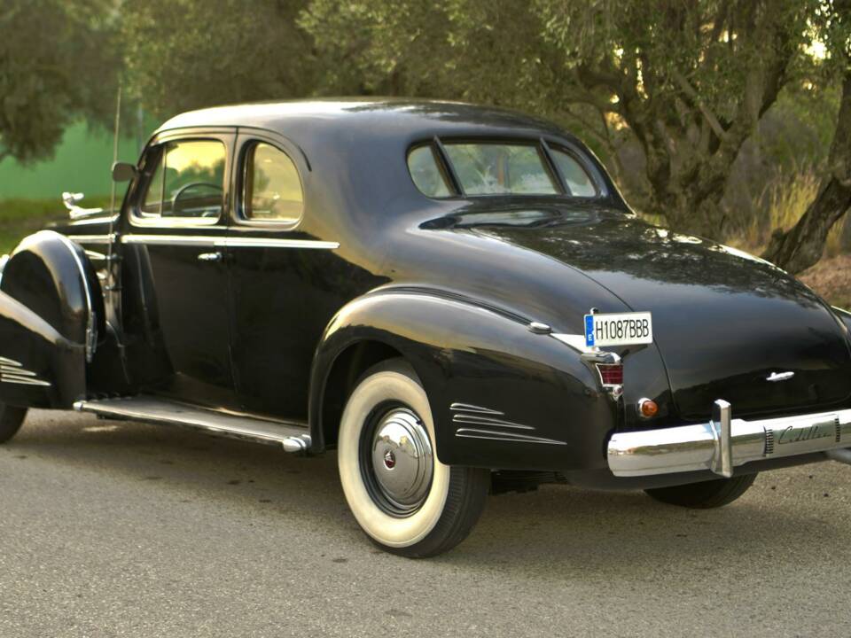 Image 17/50 of Cadillac V-16 (1938)