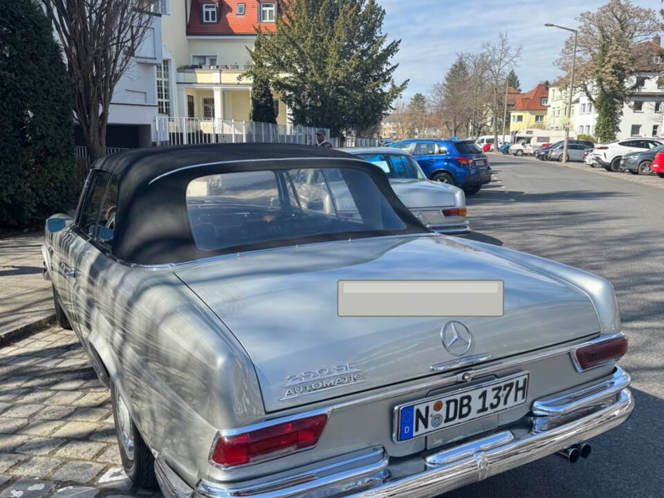 Image 12/37 de Mercedes-Benz 250 SE (1966)