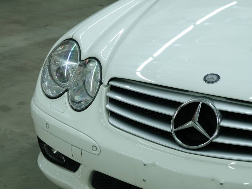 Image 27/50 of Mercedes-Benz SL 55 AMG (2003)