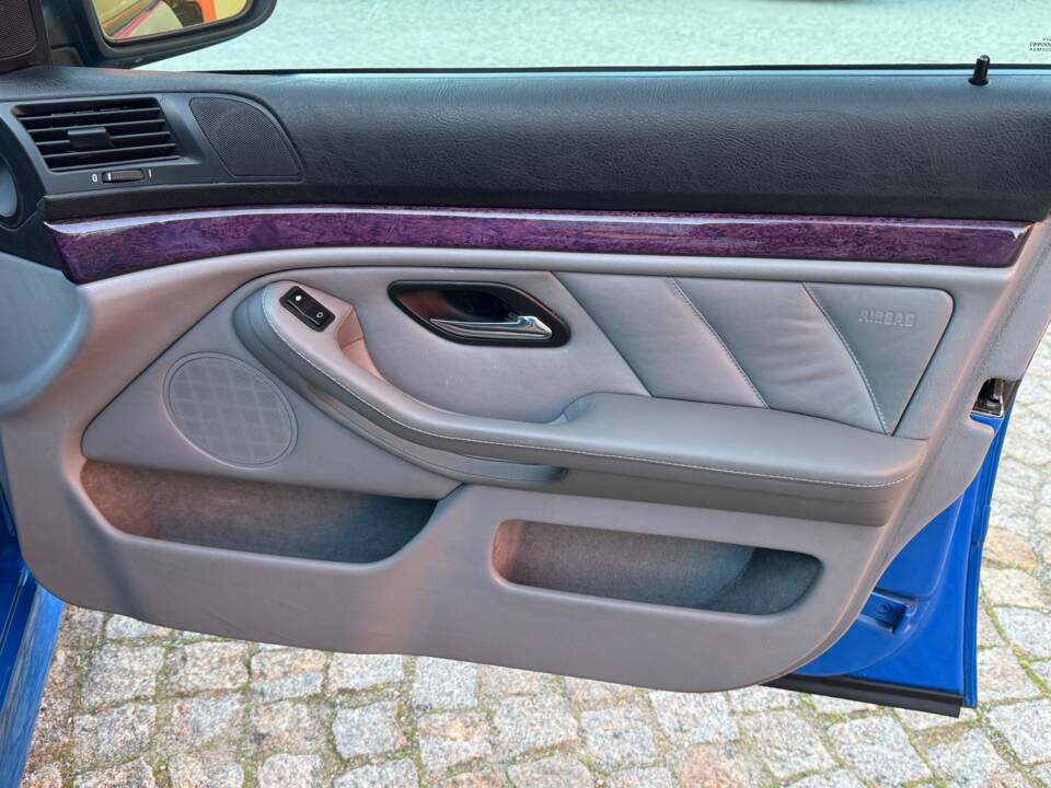 Image 88/100 of BMW 540i Touring (1998)