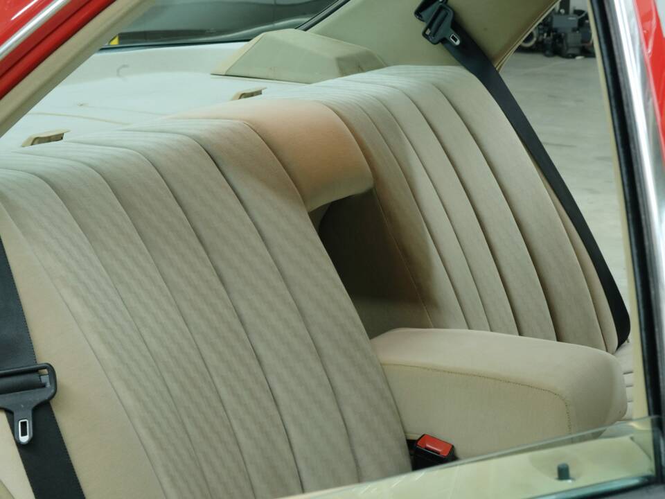 Bild 32/50 von Mercedes-Benz 260 SE (1986)
