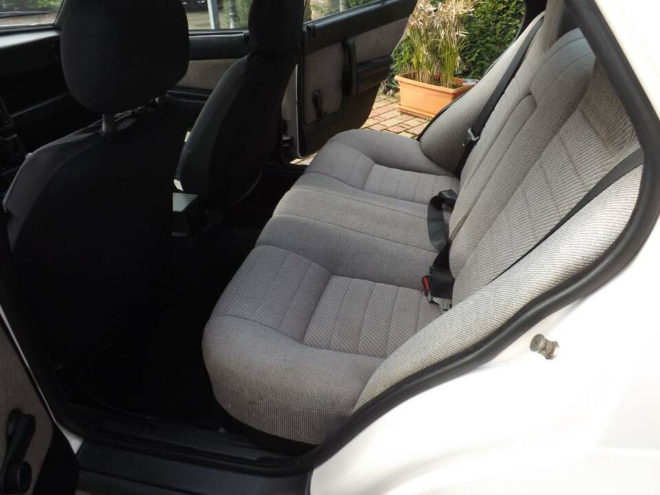 Image 32/50 of Alfa Romeo 75 2.0 (1986)