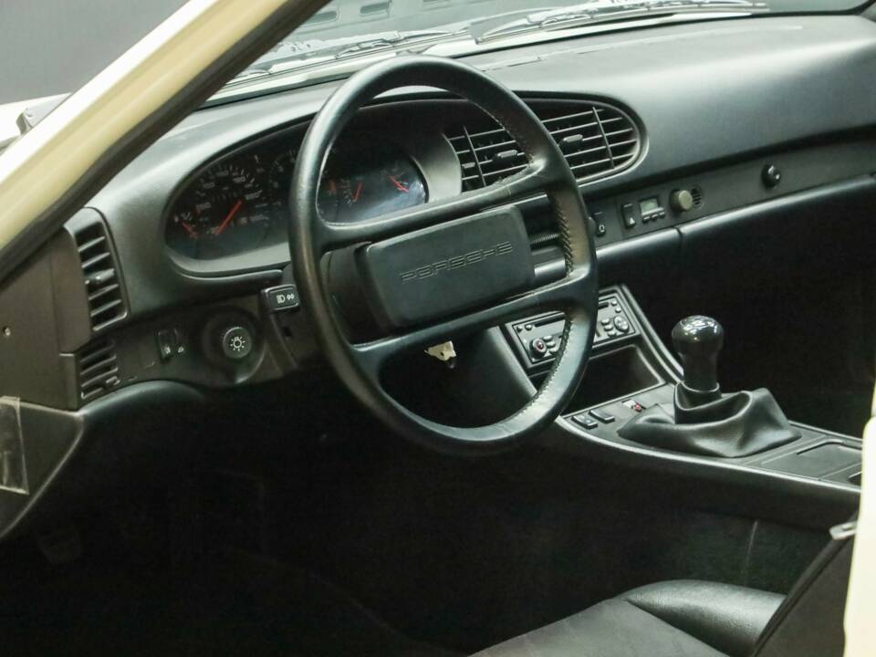 Obraz 20/50 pojazdu Porsche 944 (1986)