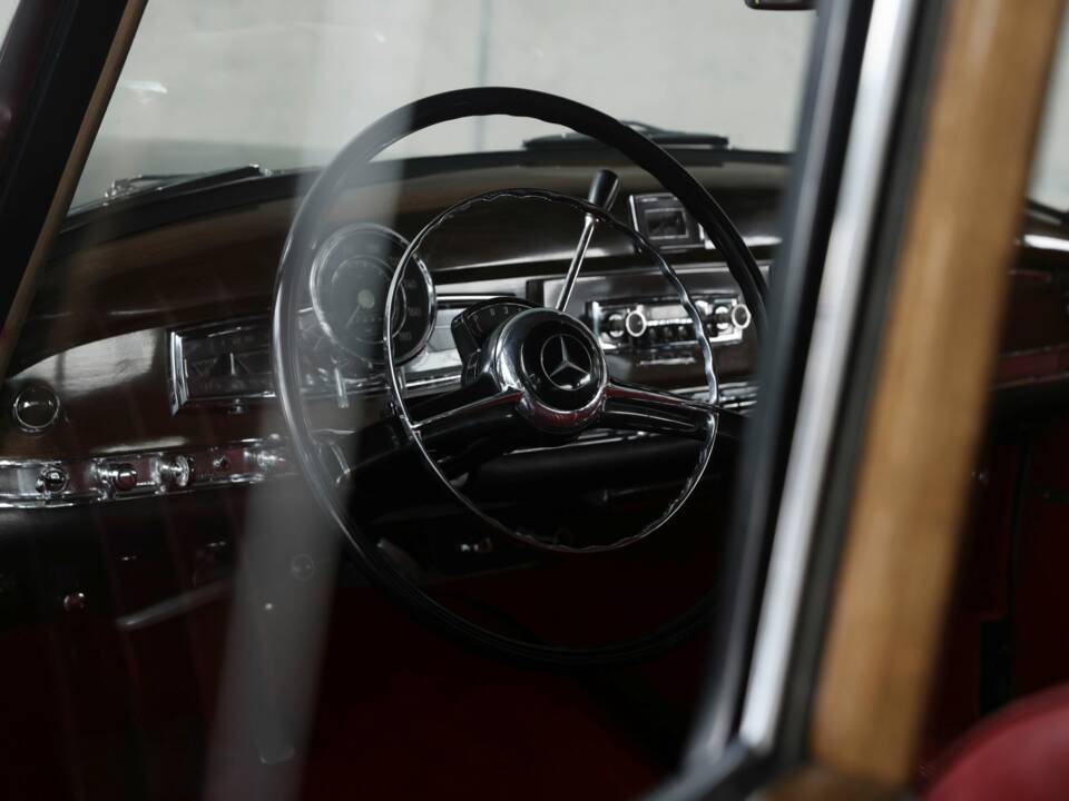 Image 18/50 de Mercedes-Benz 300 c (1956)