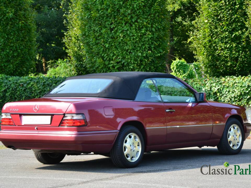 Bild 9/50 von Mercedes-Benz E 200 (1994)