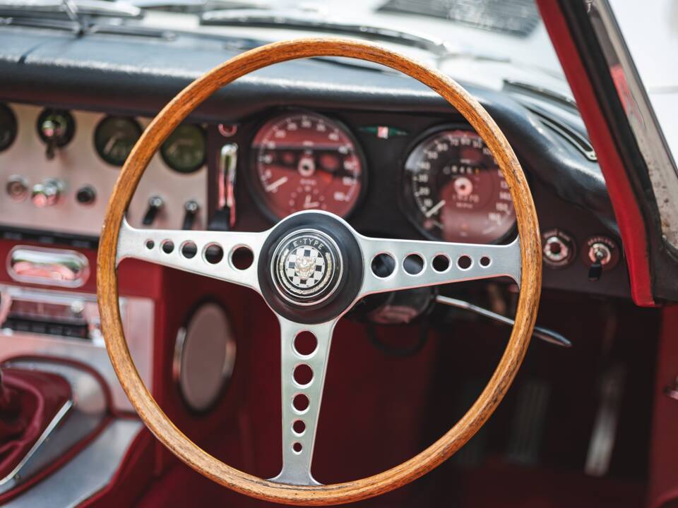 Image 40/50 of Jaguar Type E 3.8 (1963)
