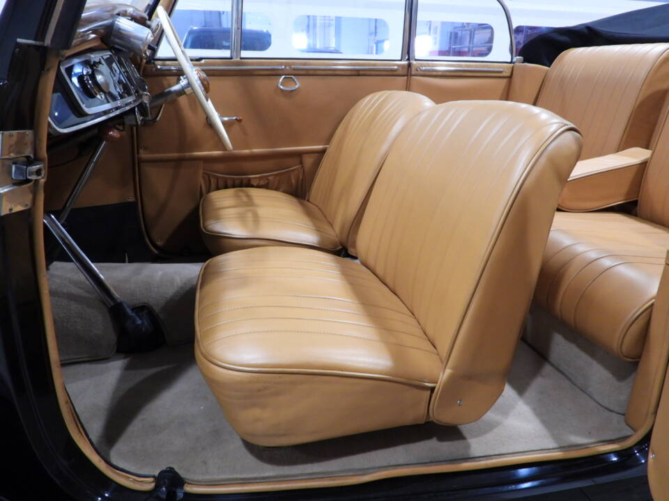 Image 33/51 of Lancia Aprilia (1937)