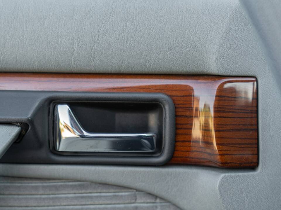 Image 32/50 of Mercedes-Benz 500 SEL (1985)