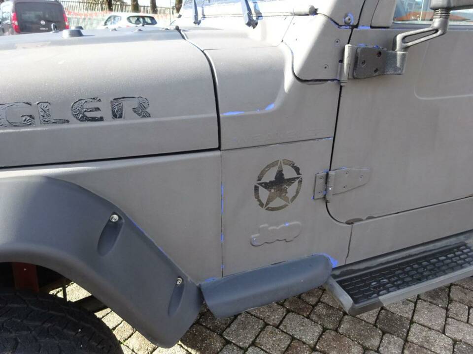Imagen 40/42 de Jeep Wrangler Sport Hardtop 2.5 (1997)