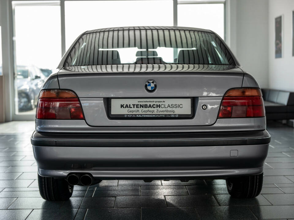 Image 4/21 de BMW 528i (1996)