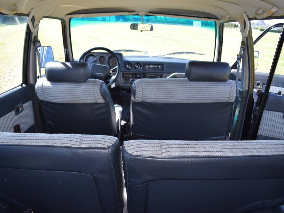 Image 9/17 of Toyota Land Cruiser FJ 62 (1987)