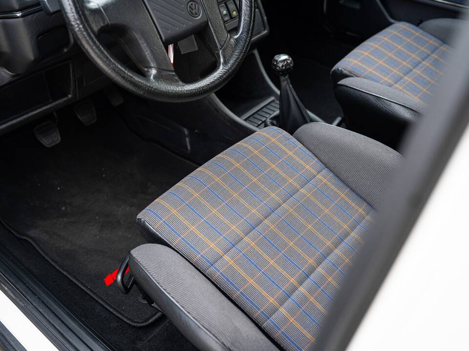 Image 19/48 de Volkswagen Golf Mk II GTi 16V 1.8 (1990)