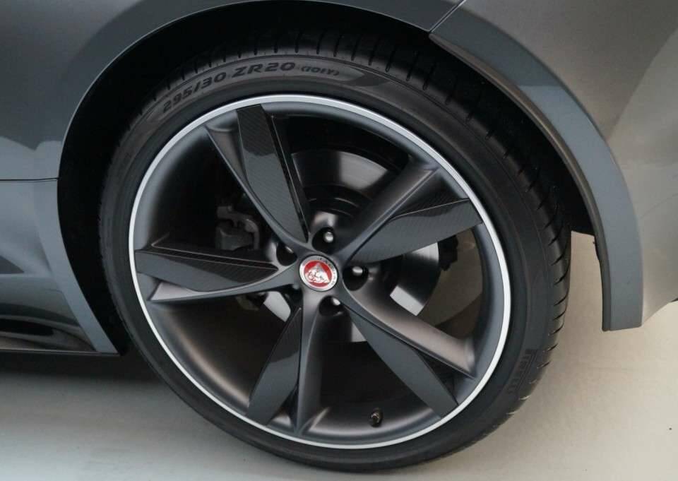 Image 46/50 of Jaguar F-Type (2019)