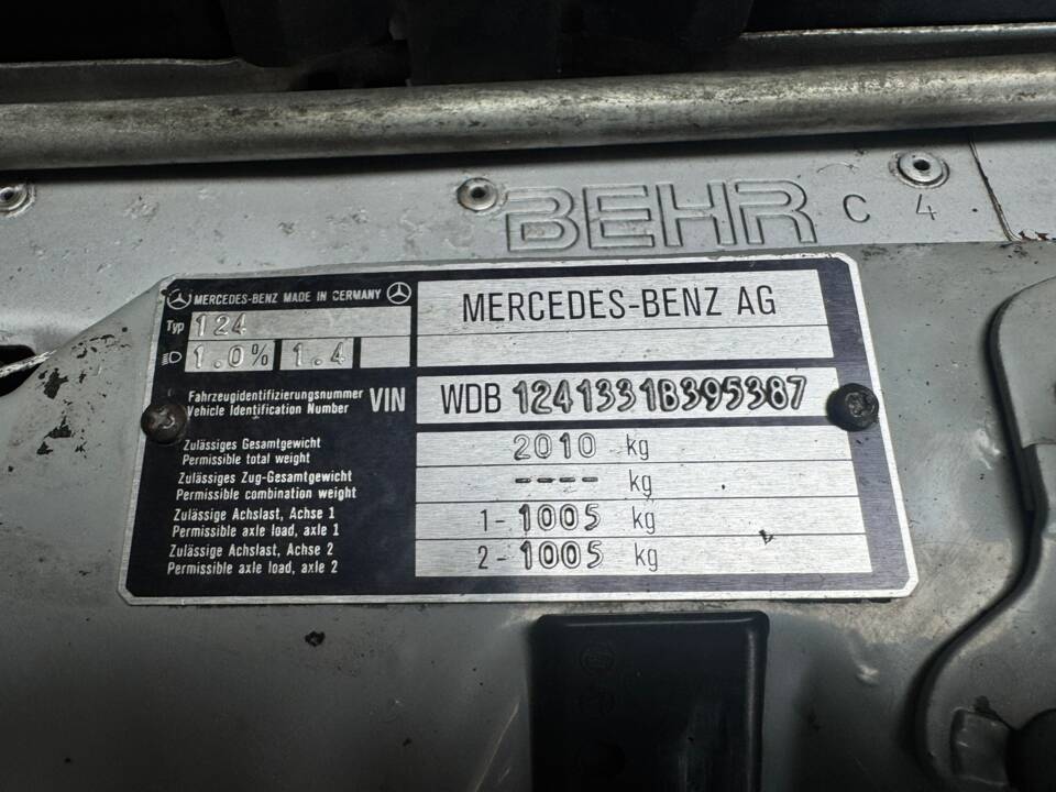 Bild 51/51 von Mercedes-Benz 300 D Turbo (1991)