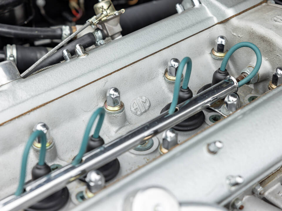 Immagine 50/57 di Aston Martin DB 6 Volante (1969)