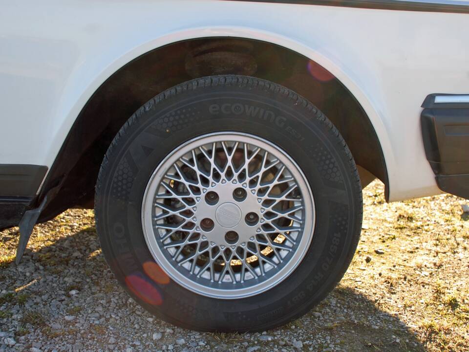 Afbeelding 37/45 van Volvo 245 GL (1991)