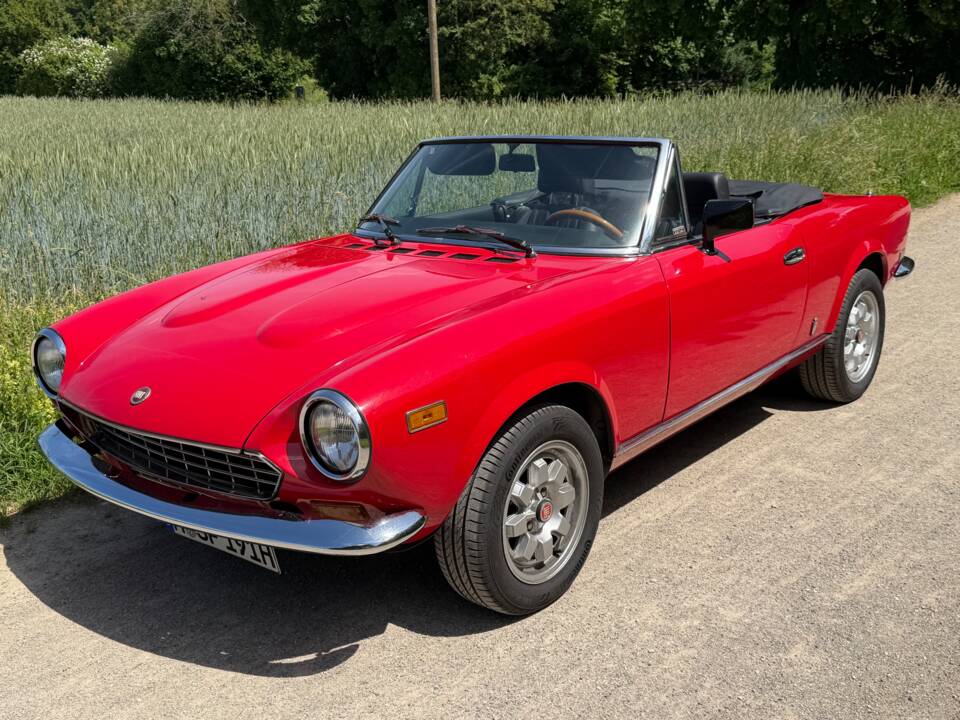 Image 3/51 of FIAT 124 Spider CS2 (1982)
