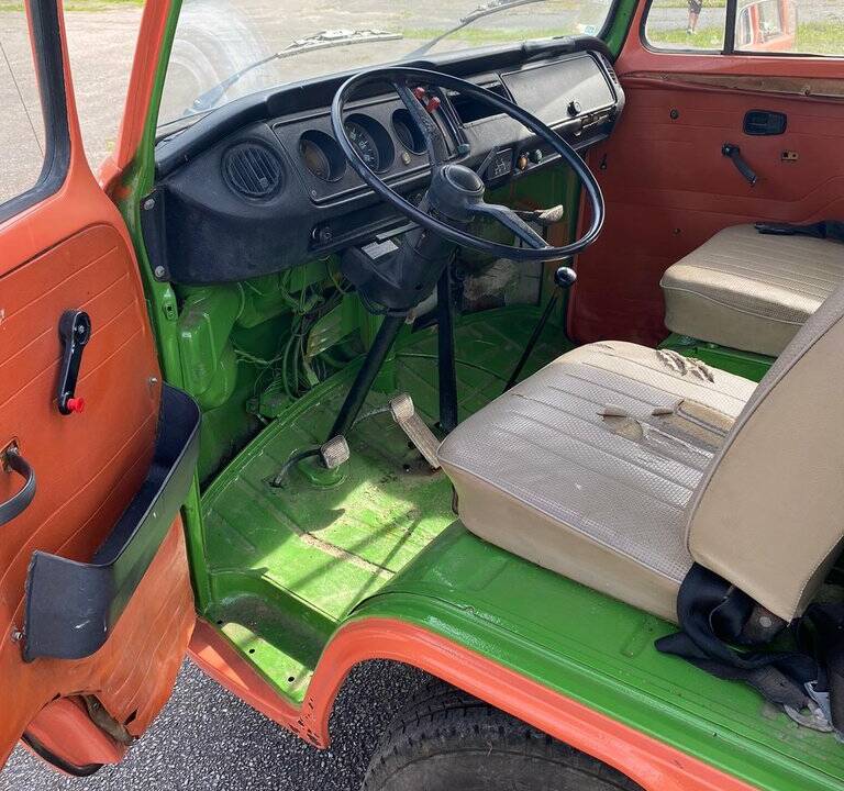 Image 2/8 of Volkswagen T2c Combi (1974)