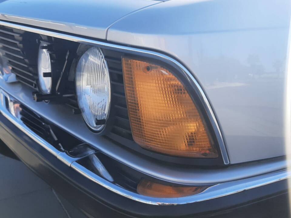 Image 13/36 of BMW 745i (1985)