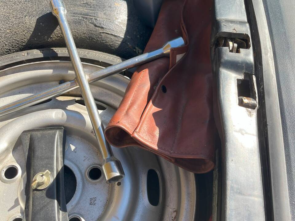 Image 50/77 de Porsche 911 2.7 S (1974)