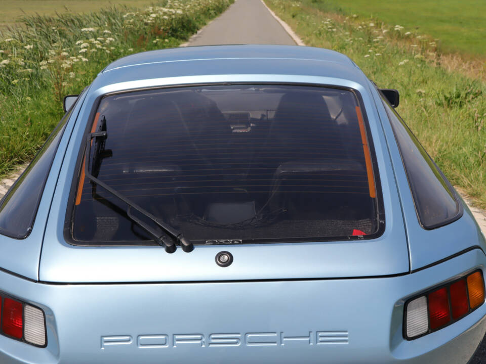 Image 37/42 de Porsche 928 (1979)