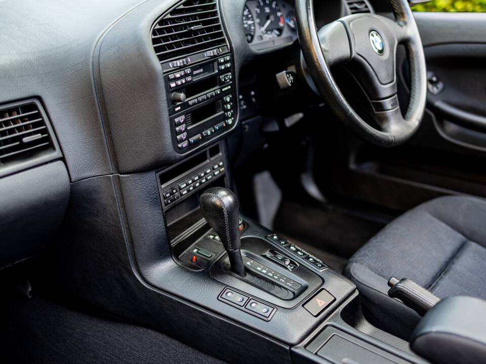 Image 39/49 of BMW 328i (1998)