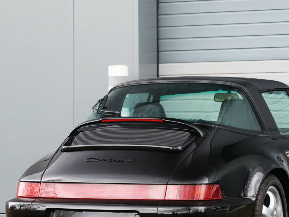 Image 23/57 of Porsche 911 Carrera 4 (1992)