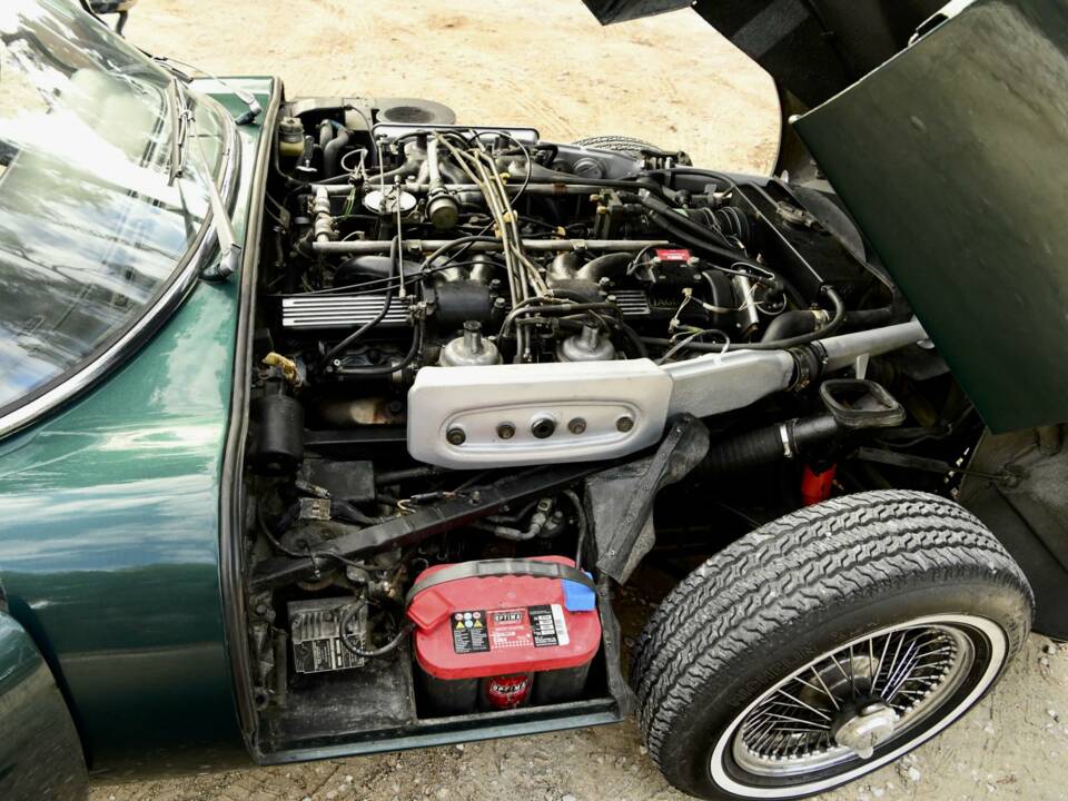 Image 27/50 of Jaguar E-Type V12 (2+2) (1973)