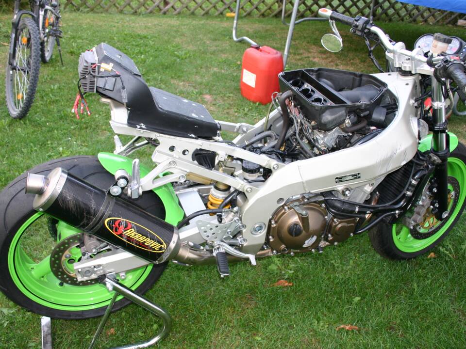 Image 5/5 of Kawasaki ZX-9R (2001)