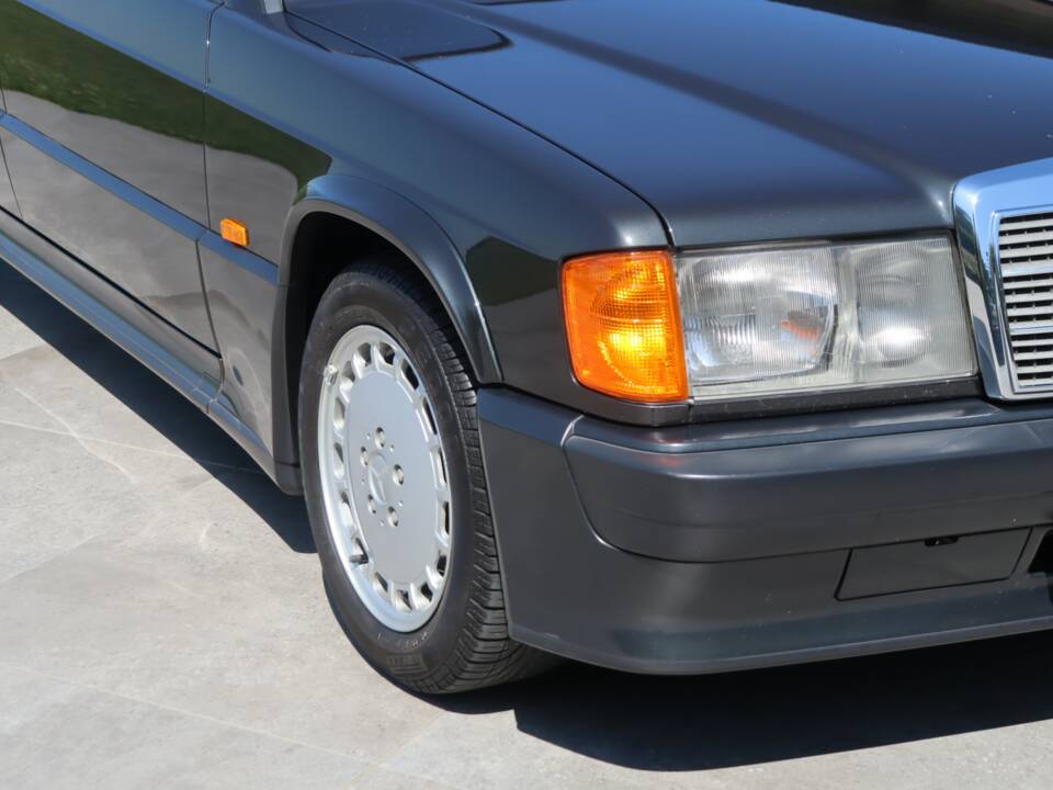Immagine 21/50 di Mercedes-Benz 190 E 2.3-16 (1986)