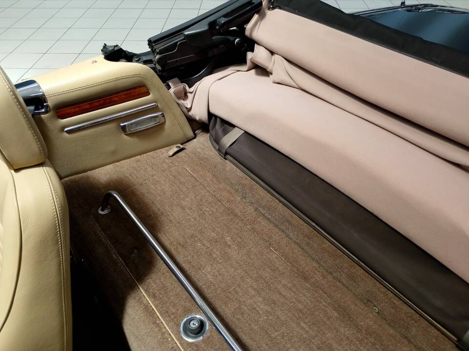 Image 34/70 of Jaguar XJ-S Convertible (1988)