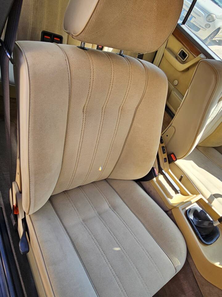 Image 23/100 of BMW 728i (1983)