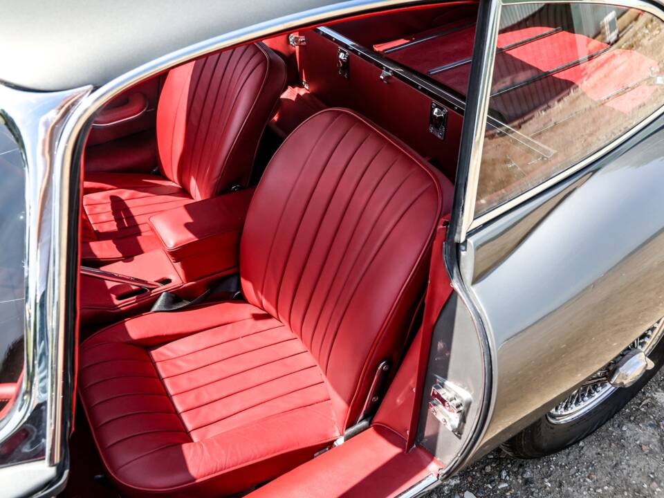 Bild 39/44 von Jaguar E-Type 4.2 (1964)