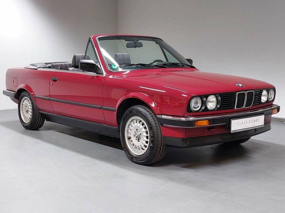 Immagine 1/14 di BMW 320i (1990)