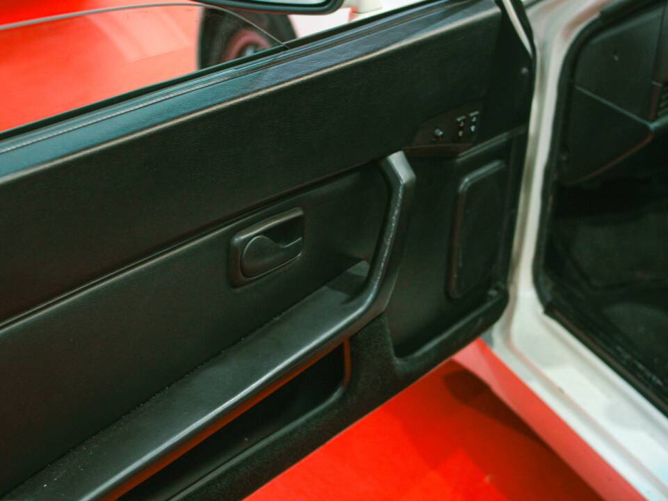 Image 20/45 of Porsche 944 S2 (1989)