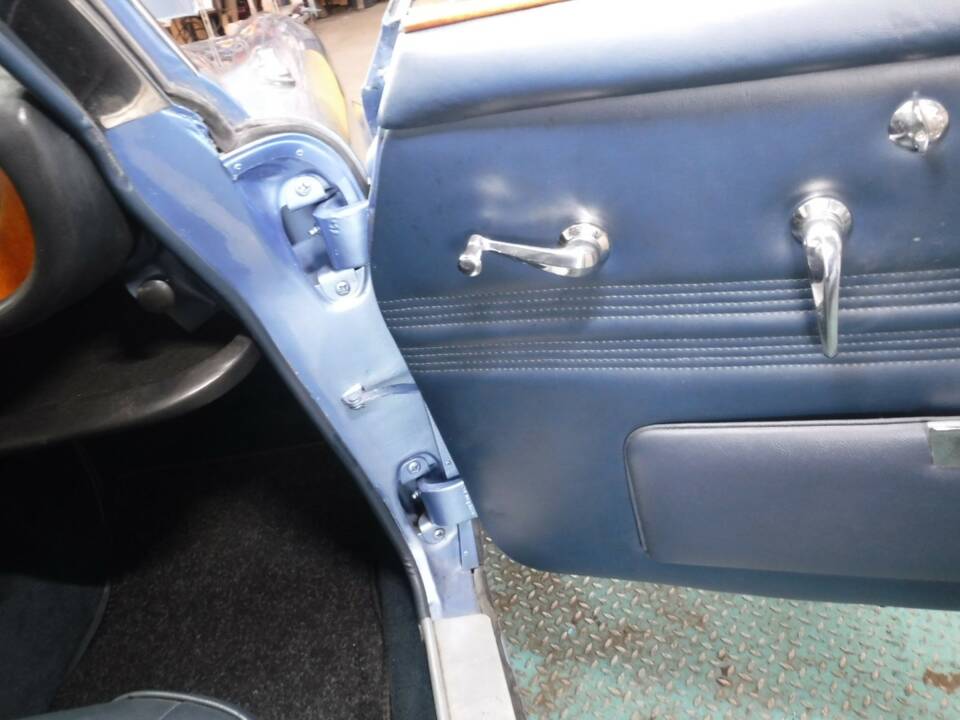 Image 43/50 of Jaguar 420 (1967)