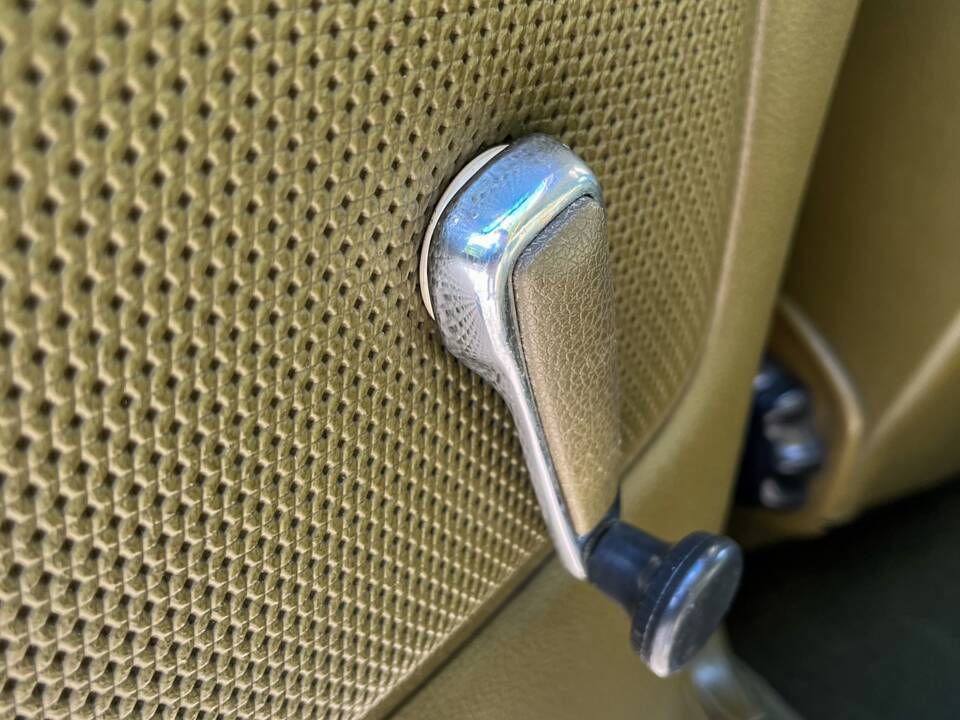 Image 109/139 of Mercedes-Benz 240 D (1978)