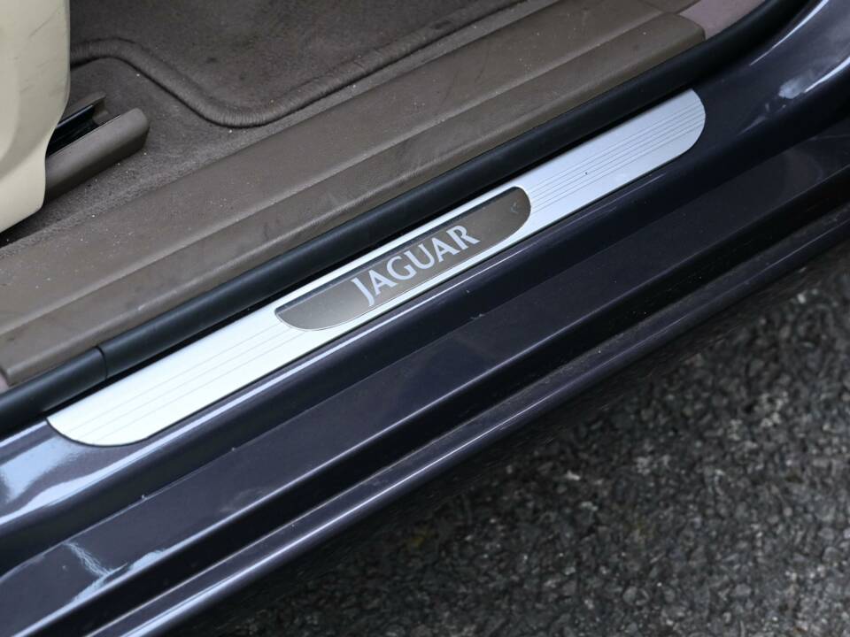 Image 29/50 de Jaguar XJ 8 4.2 (2009)