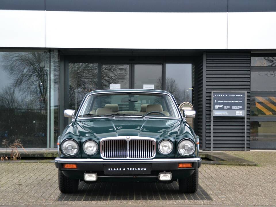 Image 2/29 de Jaguar XJ 12 (1992)