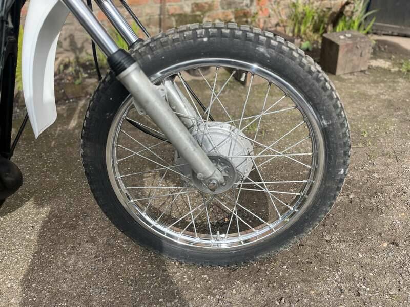 Image 15/16 of Yamaha DT 400 (1976)