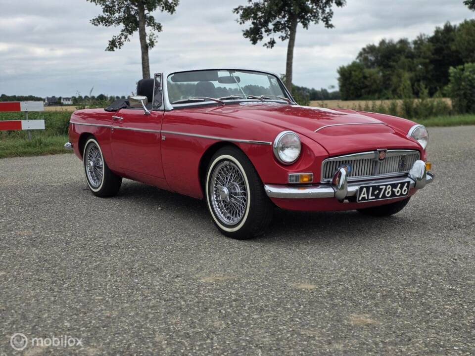 Image 6/44 of MG MGC (1969)