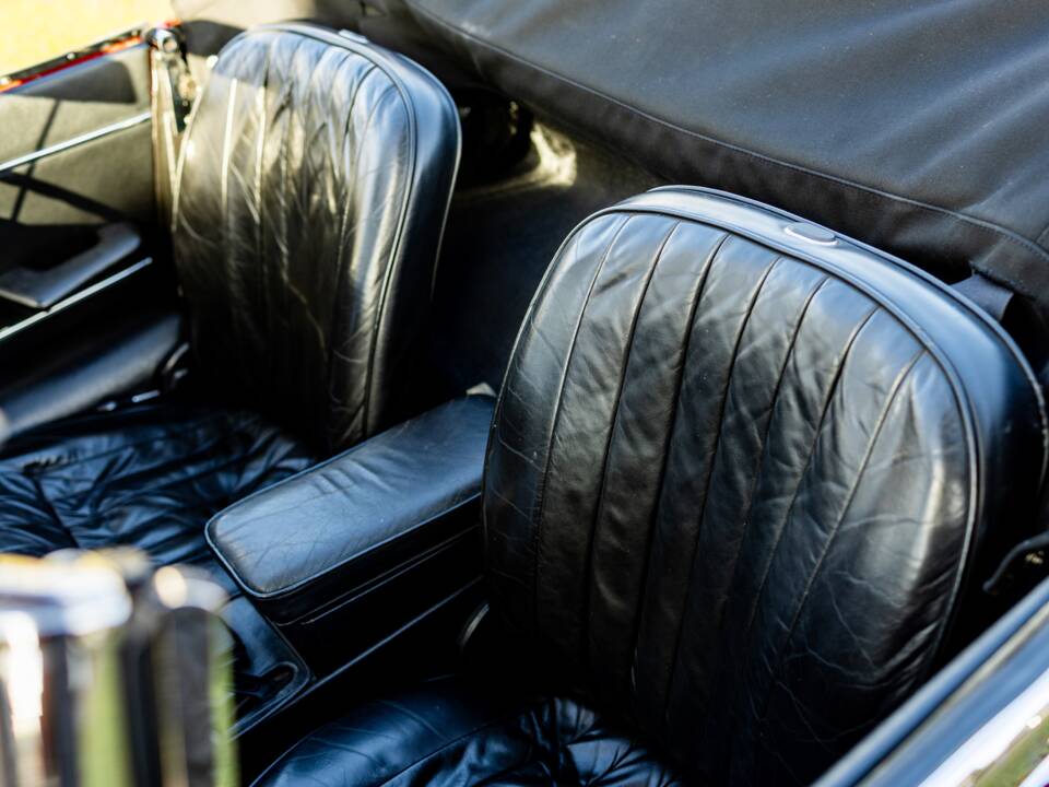 Image 25/50 de Jaguar E-Type (1969)