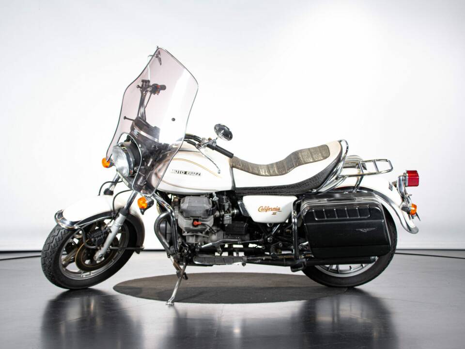 Image 1/44 de Moto Guzzi California II (1983)