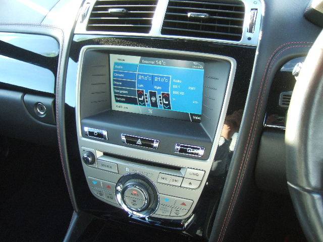 Image 15/17 of Jaguar XKR (2011)