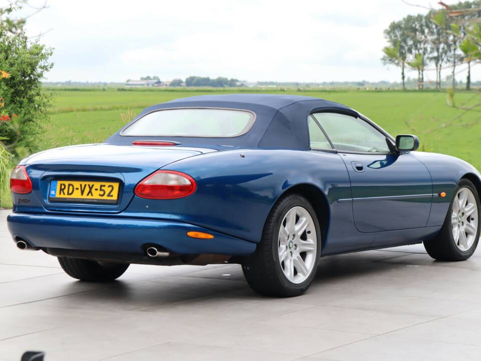 Image 35/50 de Jaguar XK8 4.0 (1997)