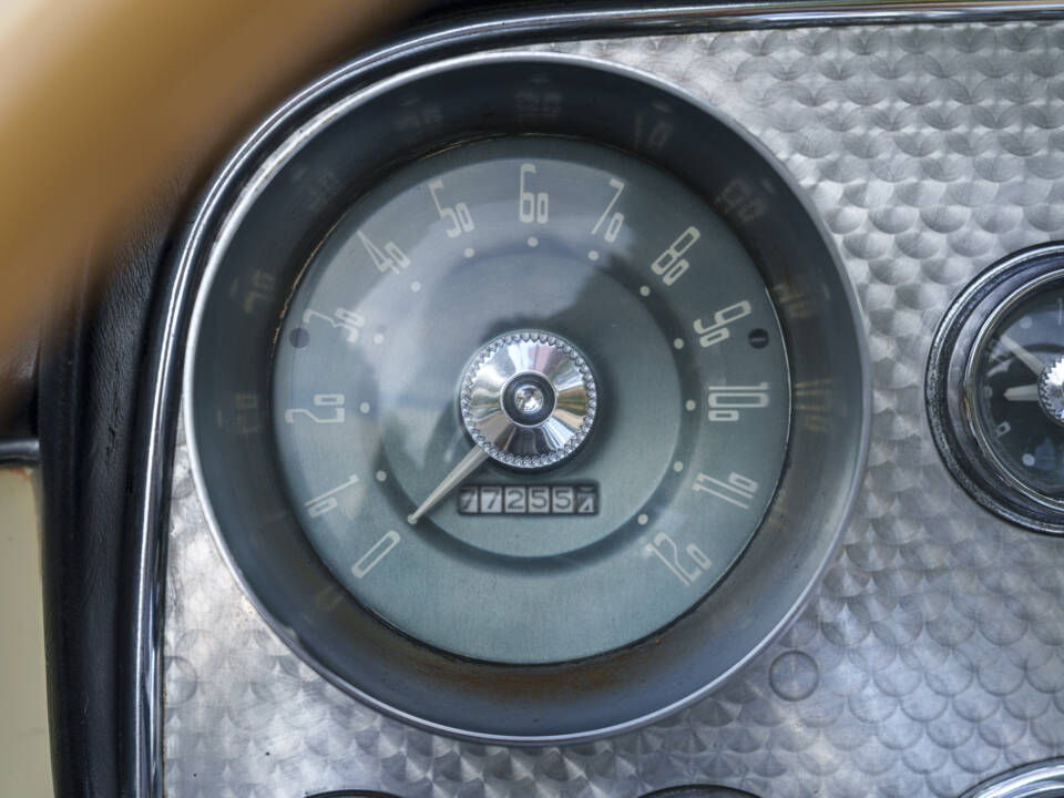 Image 19/28 of Dual-Ghia Convertible (1957)
