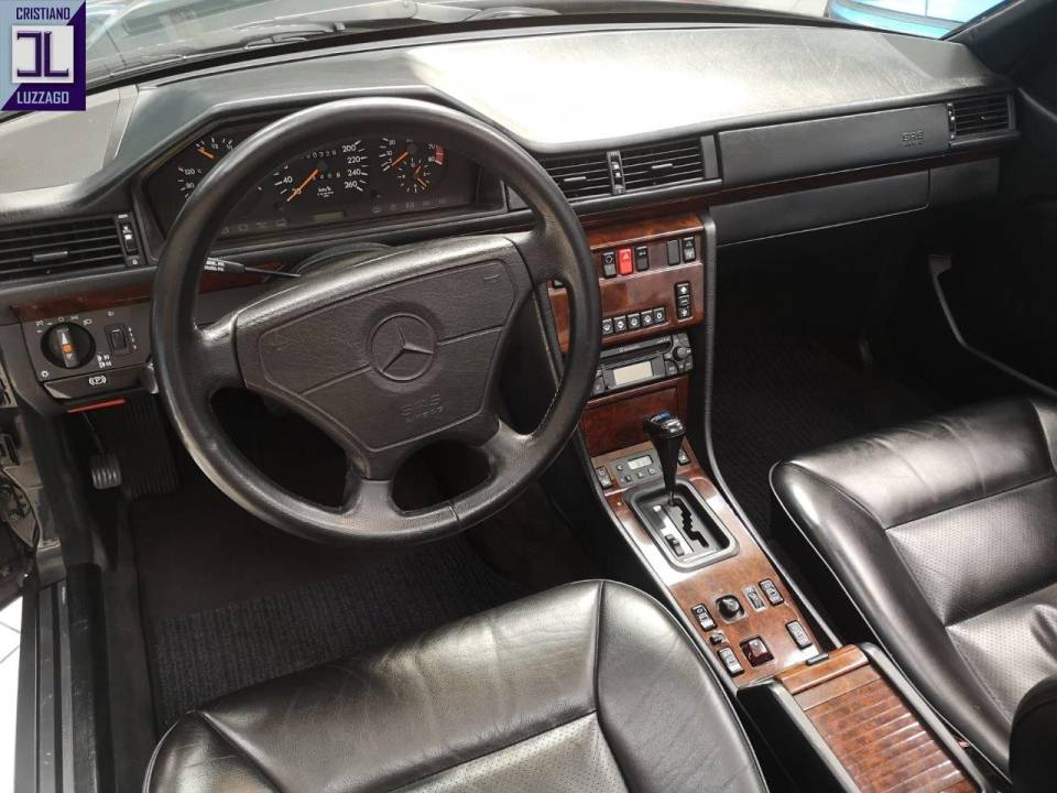 Image 19/50 of Mercedes-Benz 300 CE-24 (1992)
