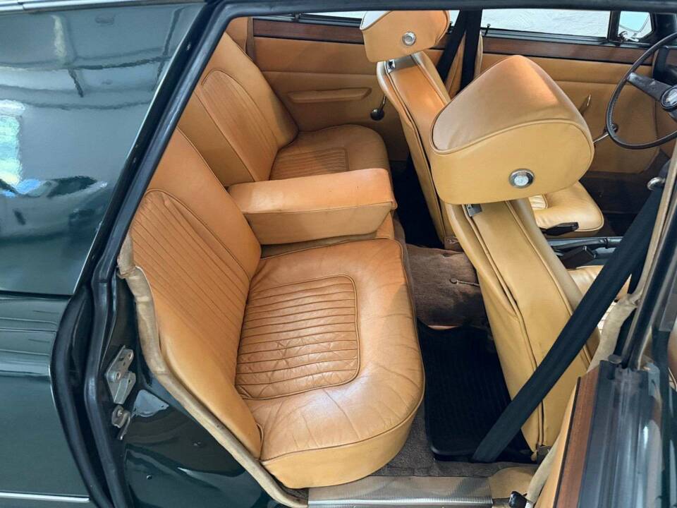 Image 19/26 of Rover 3500 (1970)