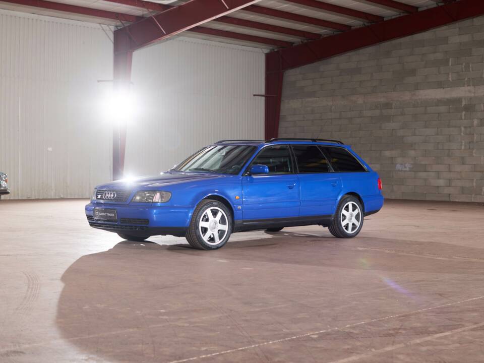Image 2/113 of Audi S6 Plus Avant (1996)