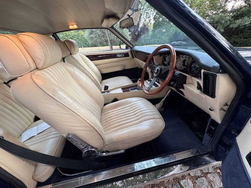 Bild 21/33 von Aston Martin V8 EFi (1986)